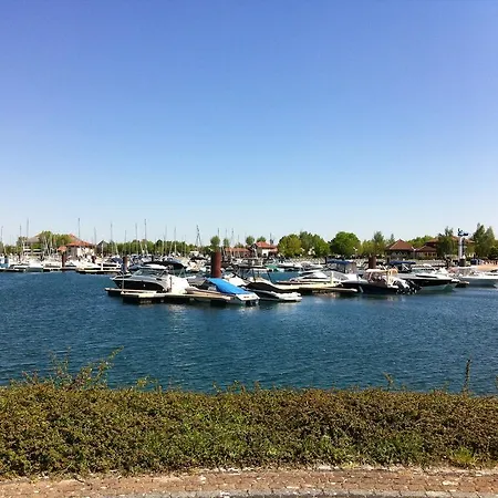 莱斯里拉斯玫瑰旅馆 3* Chamouilley