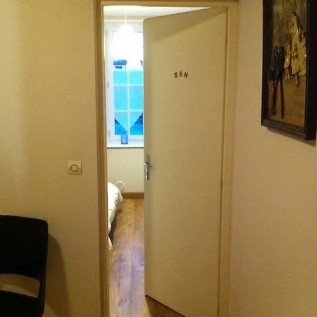 莱斯里拉斯玫瑰旅馆 Chamouilley