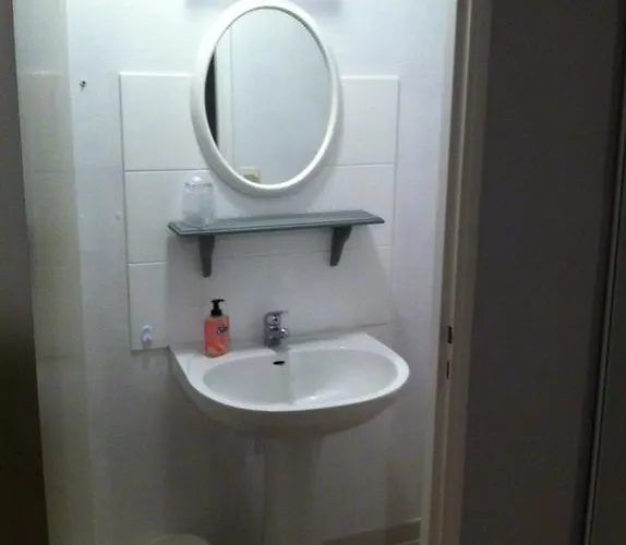 Pensión Les Lilas Roses 3*